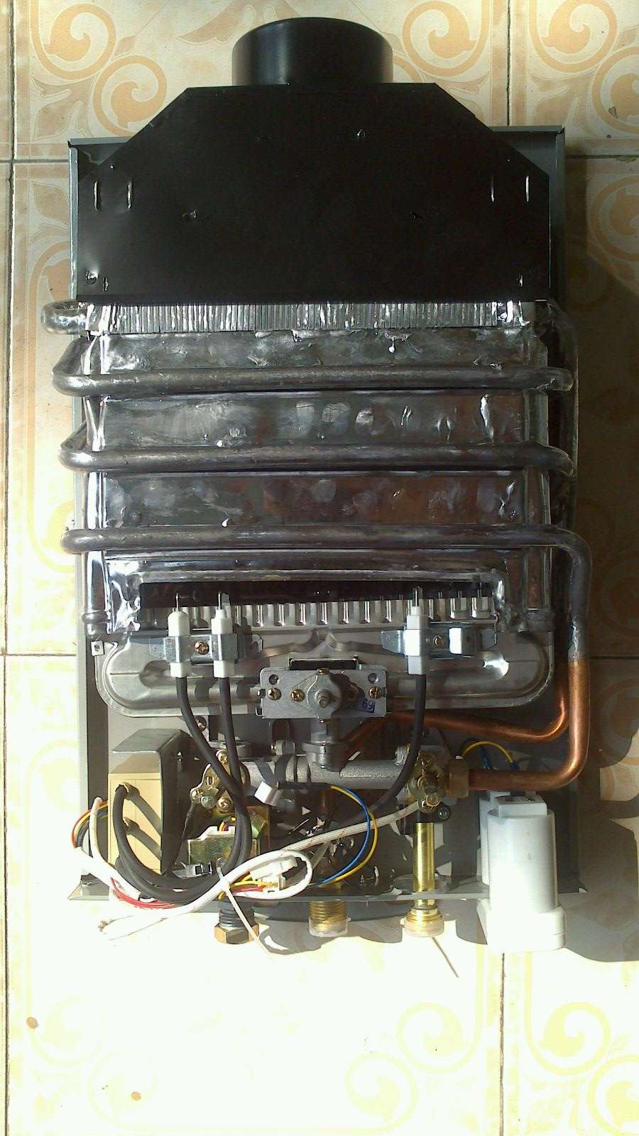 Lowe’s Suraksha MS 6ltr LP Instant Gas Geyser | Fully Automatic Low Pressure Gas Water Heater | 6Ltr Capacity Copper Tank | ISI Mark Heating Element - Image 2